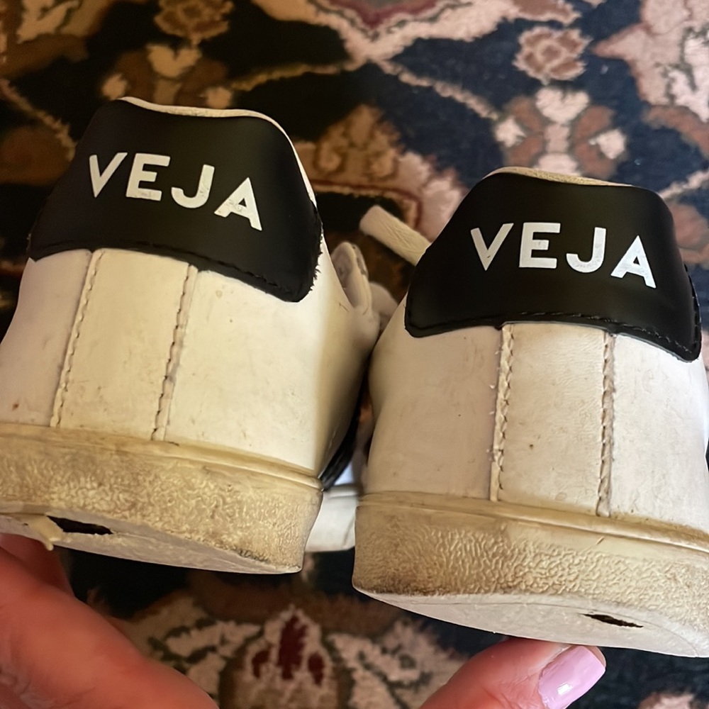 VEJA WOMENS WHITE/BLACK SNEAKERS US SIZE 7 - Picture 4 of 6